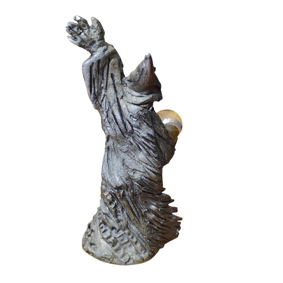Rare Vintage Pewter Figurine Wizard Warlock Witch Magic Crystal Ball 2.5"x1" - Picture 2 of 3